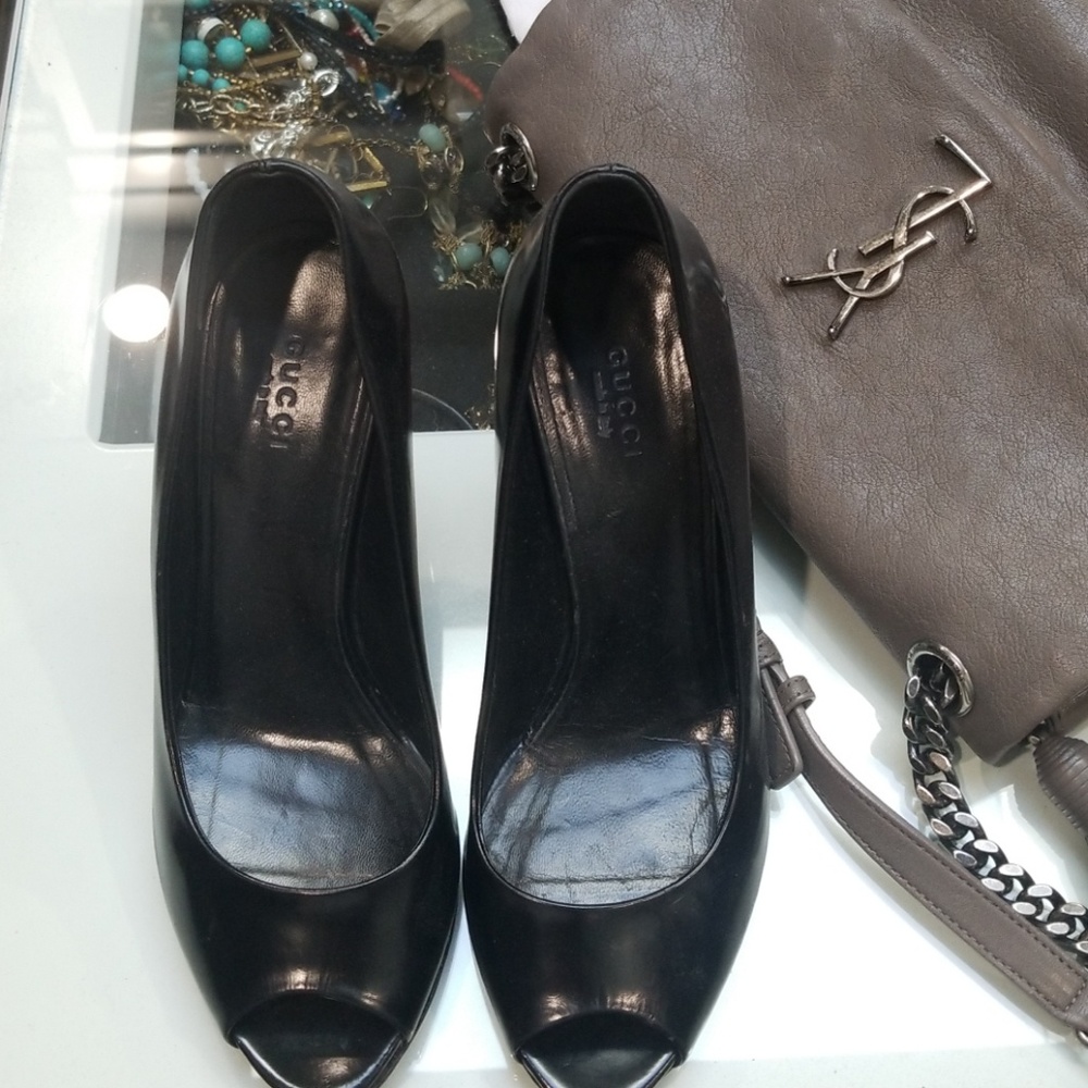 100% Authentic Vintage Gucci Peep Toe